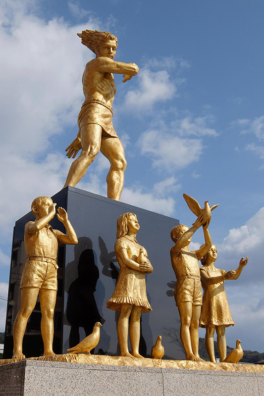 原爆殉難教え子と教師の像